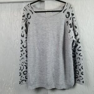 NWT..ANIMAL PRINT SWEATER..gray and black